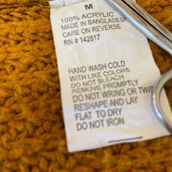 Love Change Italy Cropped Sweater - Size M - Picture 5 of 10